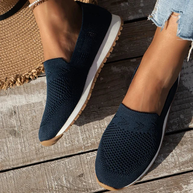 Sommerliche Komfortschuhe für Damen, orthopädisch und atmungsaktiv. Unterstützen schmerzfreie Füße den ganzen Tag.