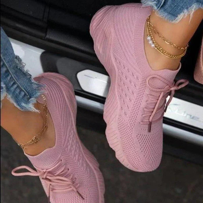 Damen-Komfortschuhe mit flexibler, rutschfester Profilsohle für sicheren Halt und ganztägige schmerzfreie Bewegung.