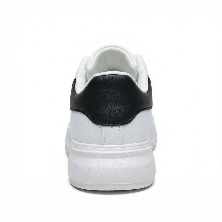 Orthopädische Damen Turnschuhe in Weiß für maximalen Komfort und Fußgesundheit, ideal als bequeme Alltagschuhe.