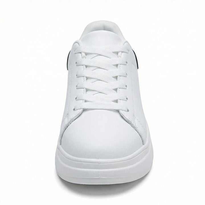 Weiße orthopädische Damen Sneaker von der Seite, bieten rückenfreundliche Unterstützung und Komfort beim Walking.