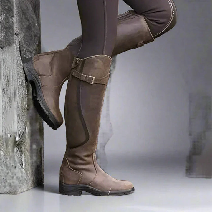 Schwarze orthopädische Reitstiefel Sofia für Damen. Hochwertige, komfortable Reitschuhe für besten Halt.