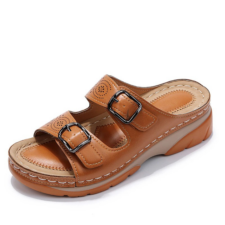 Orthopädische Sandalen, die Gelenkentlastung bieten. Perfekt für Damen mit Fußschmerzen.