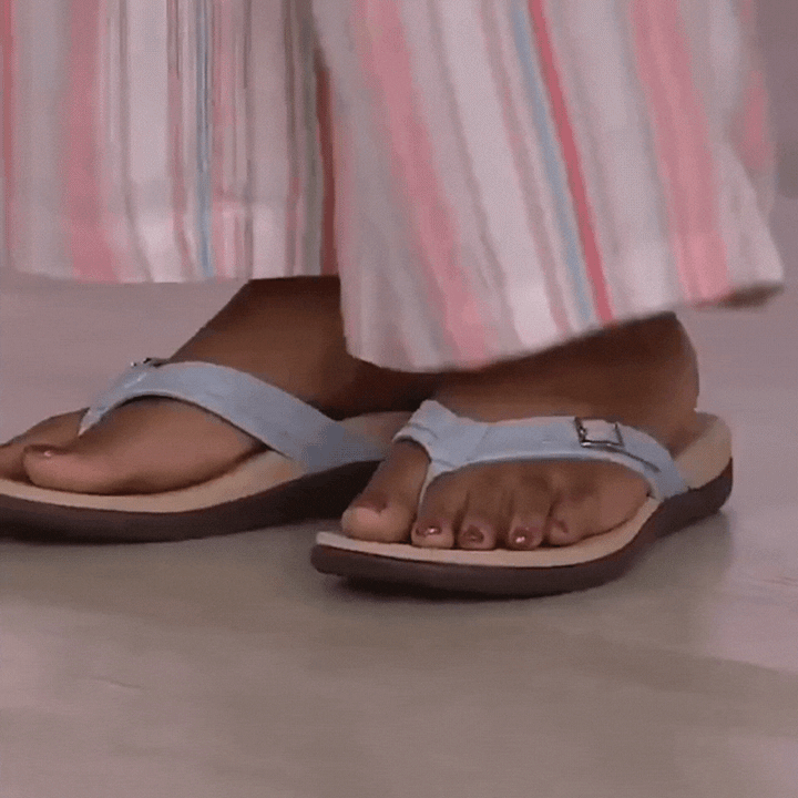 Komfortable Damensandalen mit anatomischem Fußbett, rutschfest und orthopädisch; perfekt als Erholungsschuhe.