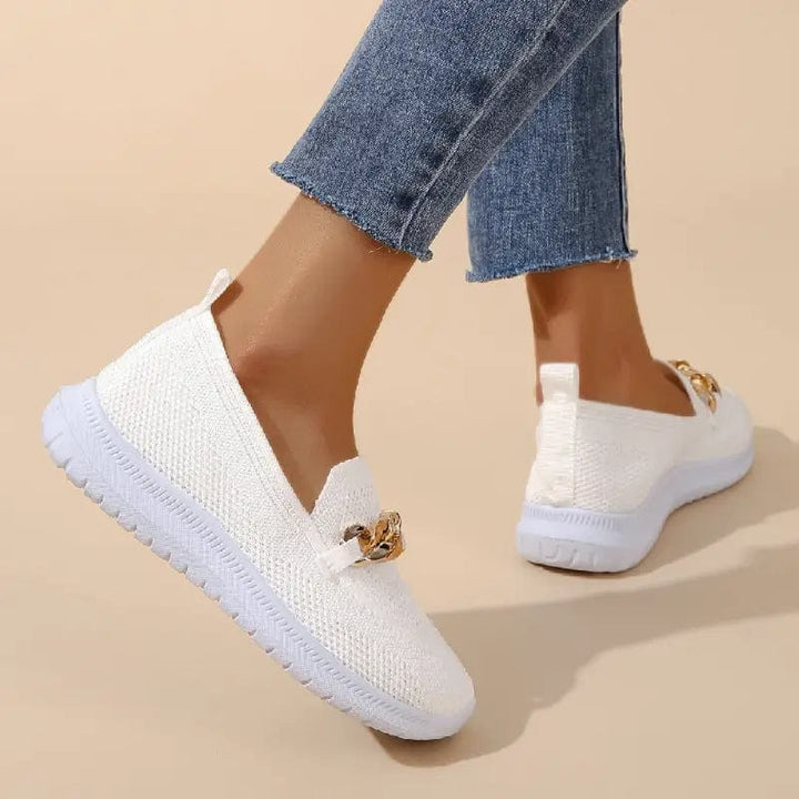 Beige orthopädische Damenschuhe, elegante Komfortschuhe für entspannte, gesunde Füße den ganzen Tag.
