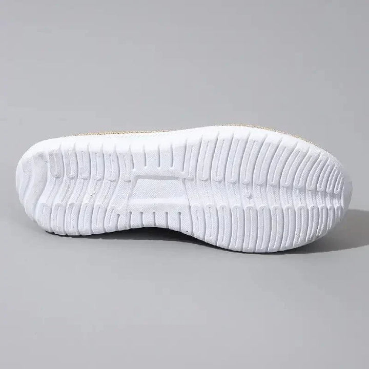 Orthopädische Damenschuhe für lange Spaziergänge, bieten Komfort, Haltungskorrektur und gesunde Füße.