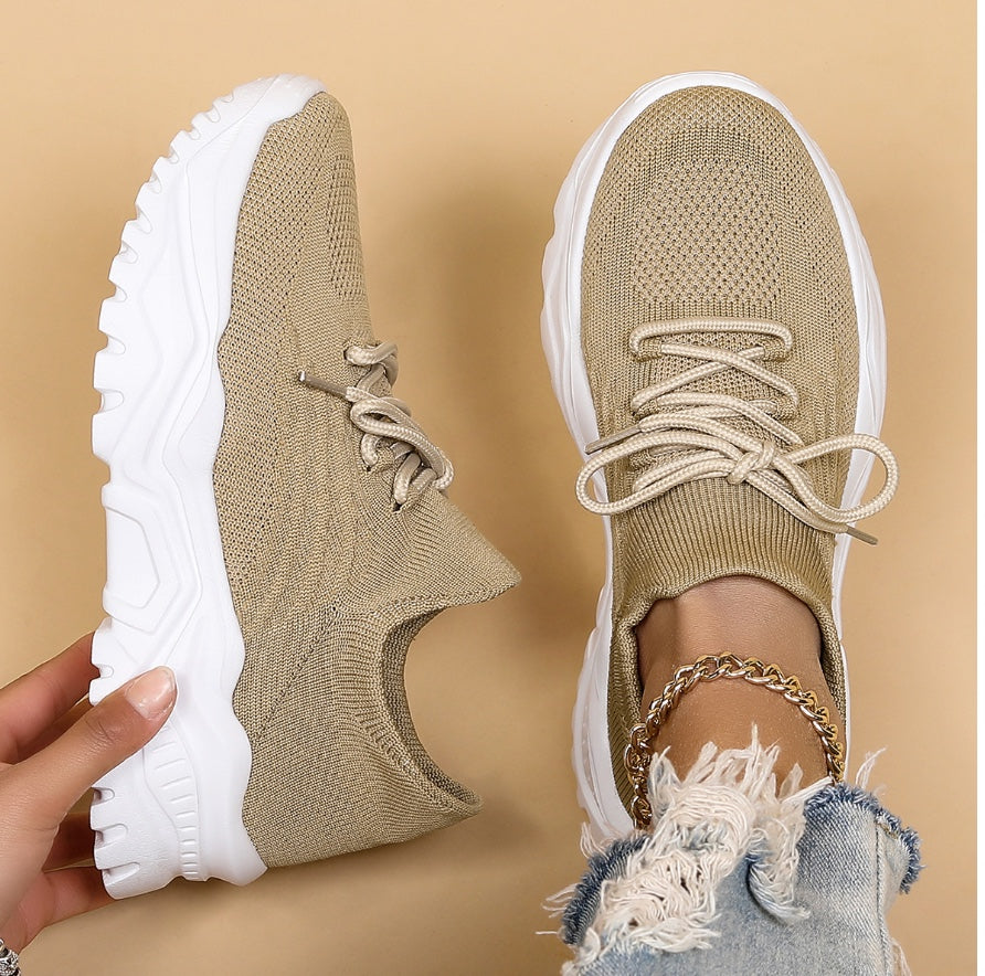 Elena Damensneaker: Orthopädische Freizeitschuhe für Damen. Bietet Komfort & stilvolle Eleganz für aktive Tage.