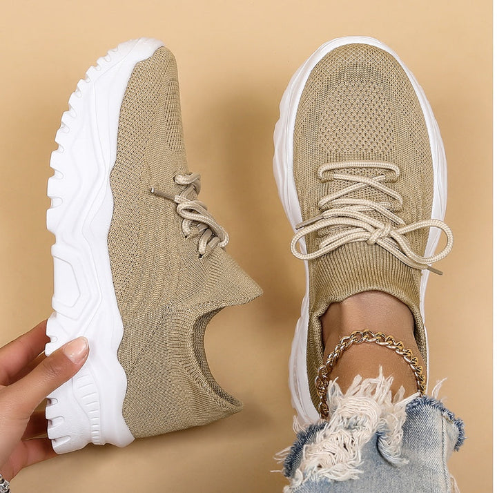 Elena Damensneaker: Orthopädische Freizeitschuhe für Damen. Bietet Komfort & stilvolle Eleganz für aktive Tage.