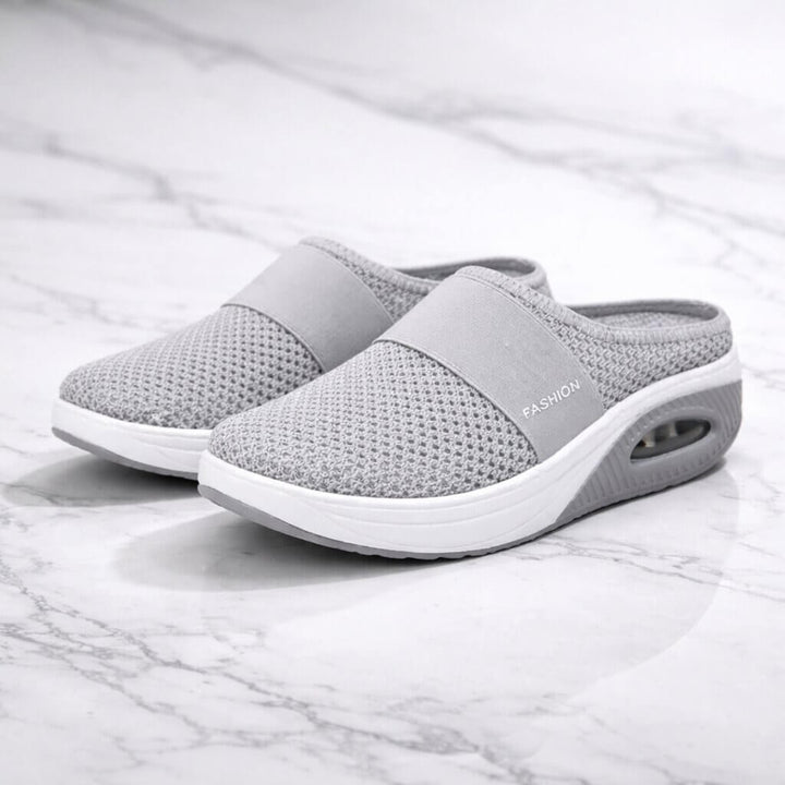 Atmungsaktive Slip-on Hausschuhe, orthopädische Bequemschuhe für Damen & Herren.
