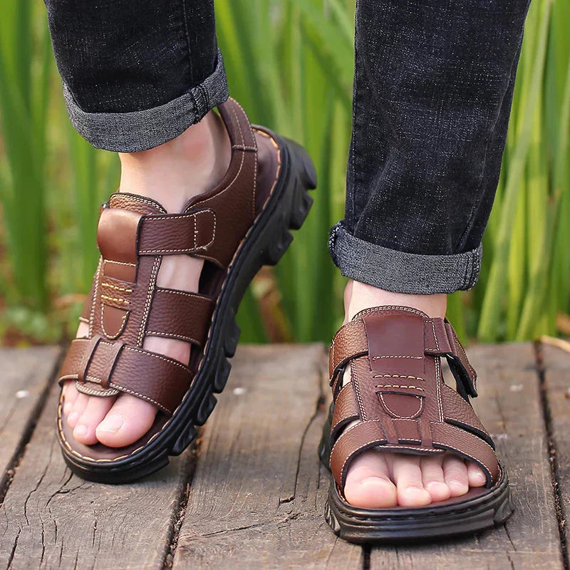 Orthopädische Herren-Ledersandalen Thijs in Braun für Gehkomfort und Fußgesundheit.