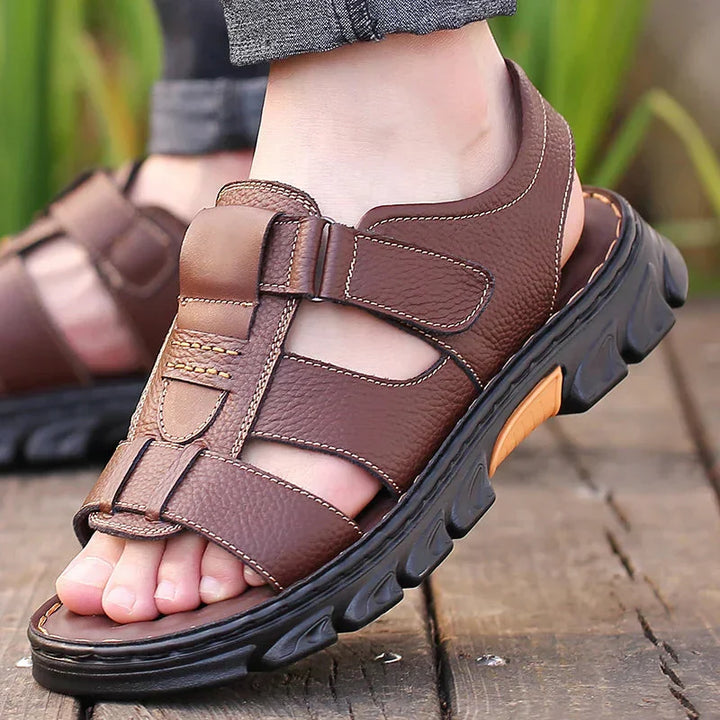 Ergonomische Leder-Herrensandalen Thijs mit verstellbaren Riemen, bieten orthopädischen Komfort.