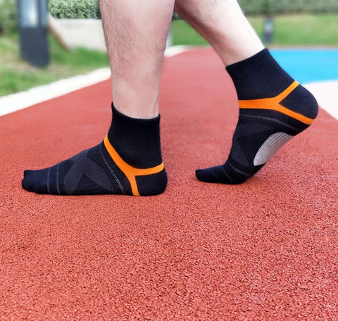 Rutschfeste, durchstichhemmende Sohle der Unisex Sicherheitsschuhe Orion für maximalen Schutz.