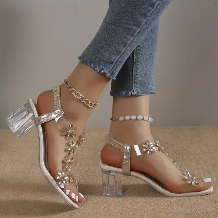 Orthopädischer Damenschuh mit elegantem Absatz, bequem für Alltag & Event.