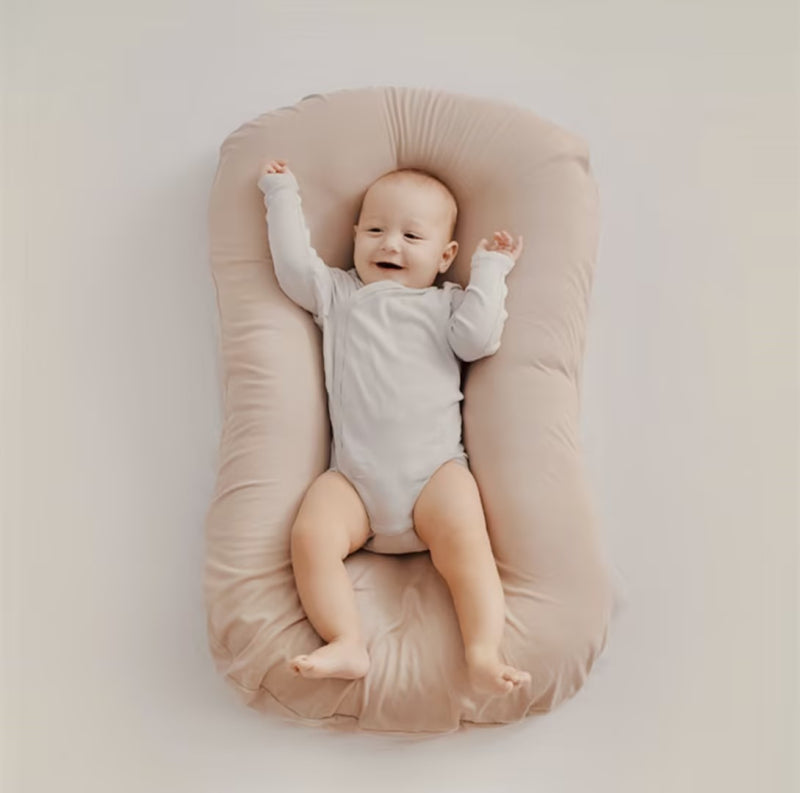 Orthopädisches Babykissen aus atmungsaktiver Baumwolle, ideal für Neugeborene, verhindert Flachkopf.