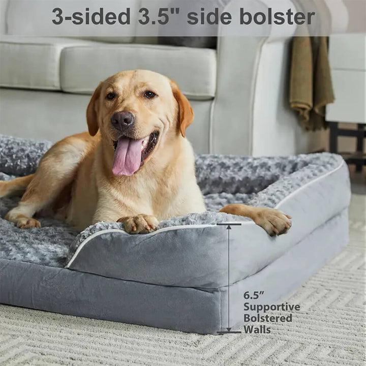Hochwertiges Eckhundebett, braun, orthopädisch & wasserdicht. Bietet Komfort für große Hunde.