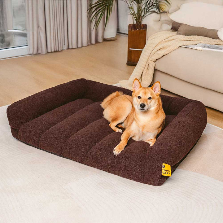 Warmes Ecktierbett aus Teddyfleece, orthopädisch, mit erhöhter Kopfstütze, ideal für gemütliche Ruhezeiten.