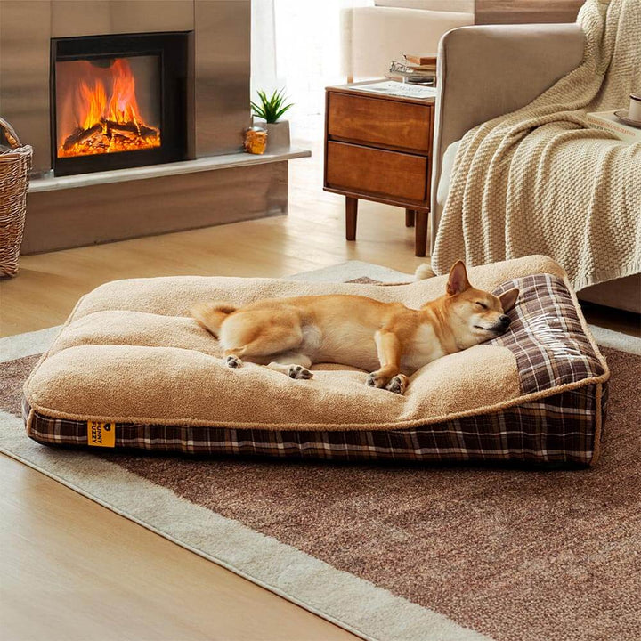 Großes, rechteckiges Hundebett aus weichem Teddyfell, orthopädisch und waschbar. Ideal für große Rassen.