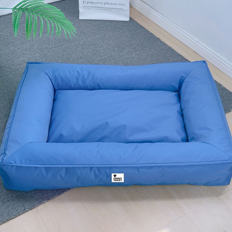 Schickes orthopädisches Hundebett für große Hunde, wasserfest, stützend & passt sich jedem Interieur an.