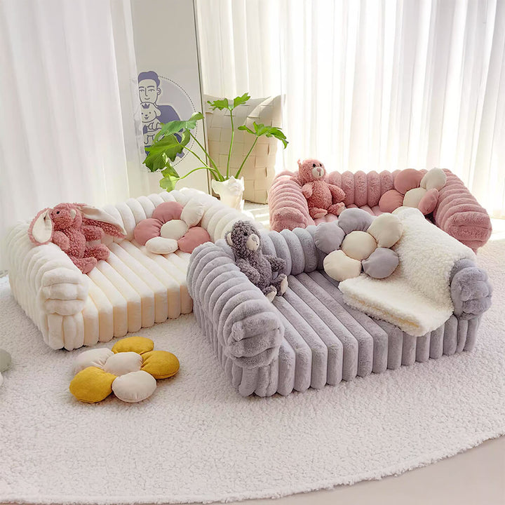 Flauschiges orthopädisches Hundebett mit hohem Rand, bietet Geborgenheit und Gelenkschutz.