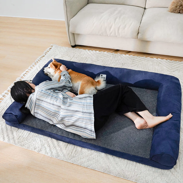 Seitliche Ansicht des orthopädischen Hundebettes, das Stabilität und Gelenkentlastung bietet.