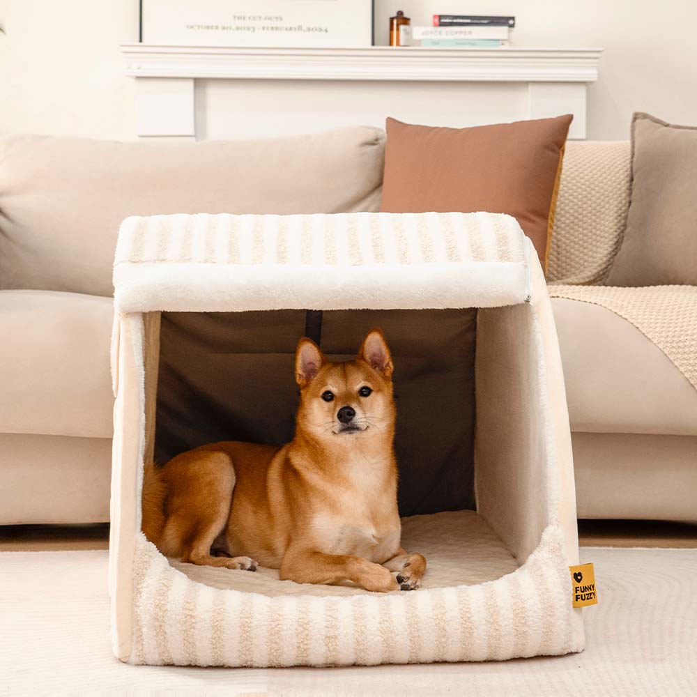 Orthopädisches Hundebett (S) in Beige, gestreift, bietet optimalen Schlafplatz.