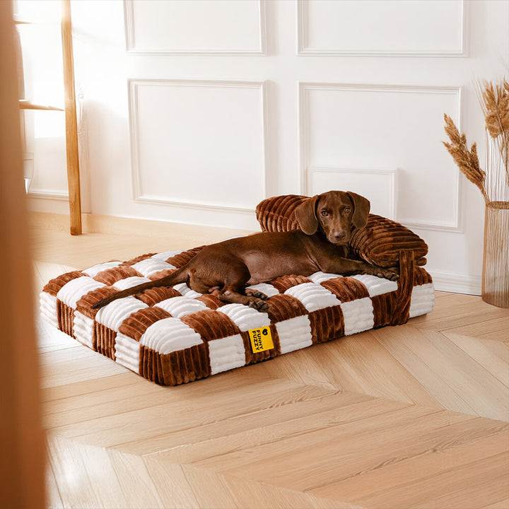 Pflegeleichtes orthopädisches Plüsch-Hundebett in Braun, schont die Gelenke und fördert Erholung.