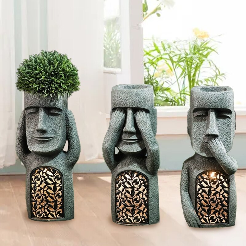 Charaktervolle Osterinsel Moai Gartenfigur mit integriertem LED-Licht, ideal als Pflanztopf für Ihren Garten.