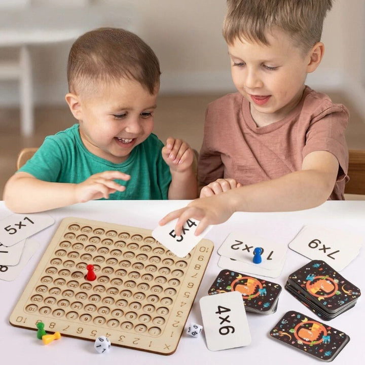 Montessori Mathe Lernspiel aus Holz für Kinder, um Zahlen zu entdecken und mathematische Fähigkeiten zu entwickeln.