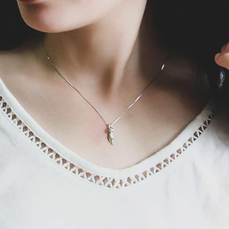 Damen 925 Silber Tierkette mit detailreichem Katzenanhänger. Perfekte Geschenkidee für Tierliebhaber und Katzenfreunde.