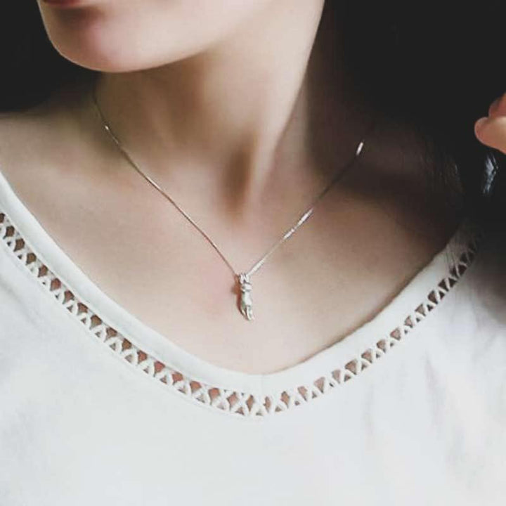 Damen 925 Silber Tierkette mit detailreichem Katzenanhänger. Perfekte Geschenkidee für Tierliebhaber und Katzenfreunde.