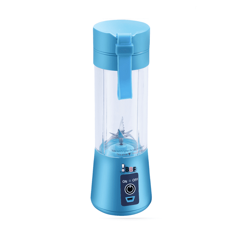 Nahaufnahme des USB Mixers (pw260513) beim Zubereiten eines gesunden Shakes; einfache Handhabung, USB-Ladefunktion.