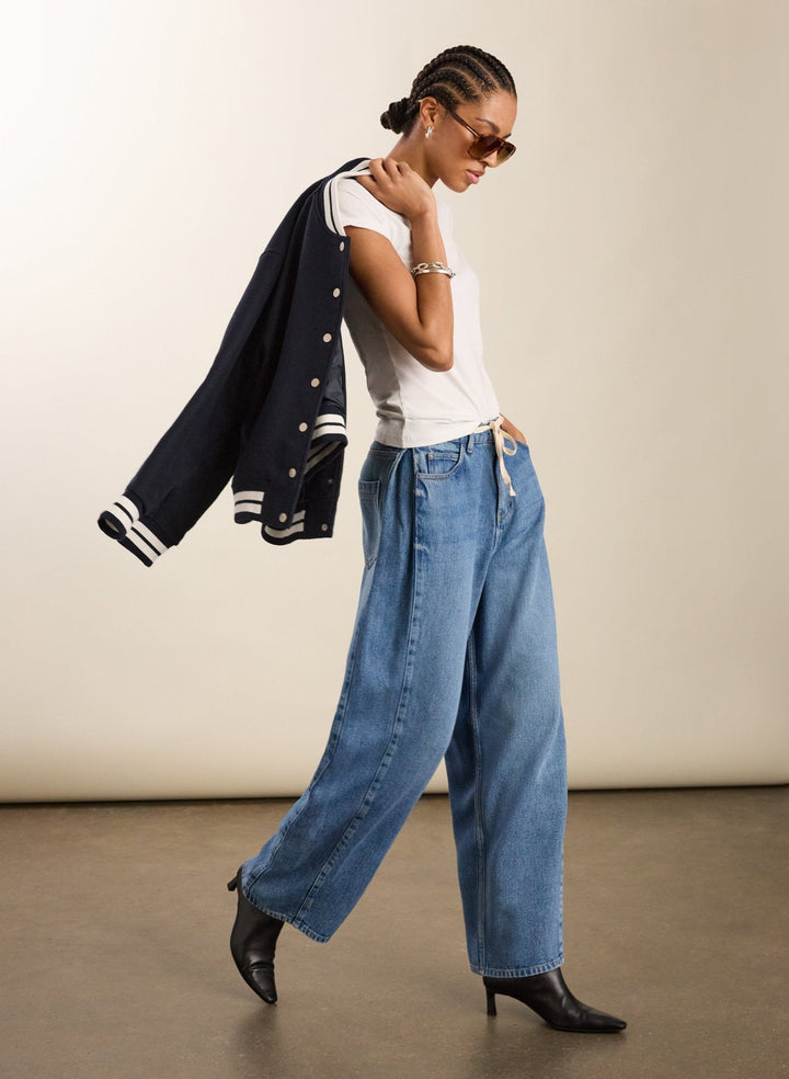 Stilvolle Damen Wide Leg Jeans mit Relaxed Fit. Perfekte Jeans für moderne, bequeme Freizeit-Outfits.