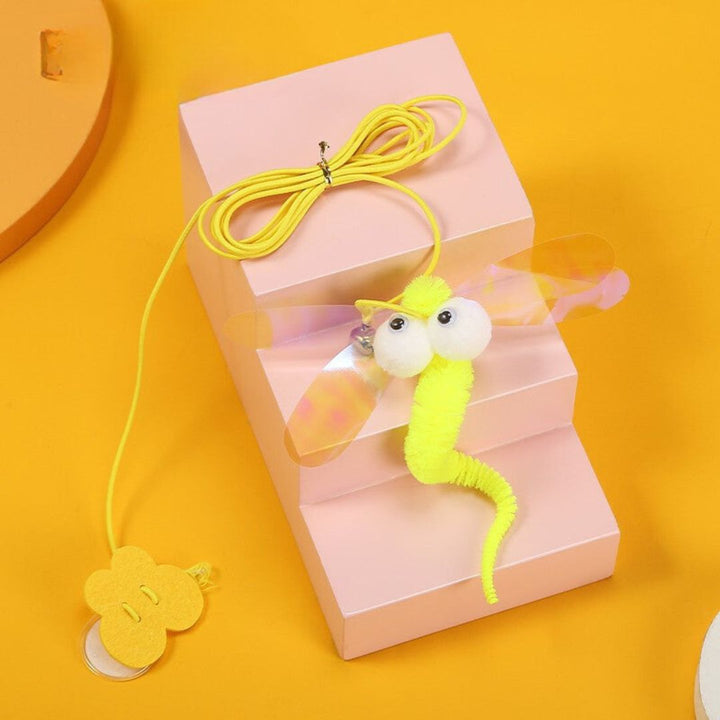 Buntes Hängespielzeug für Katzen, interaktiv mit Federn und Glöckchen. Ideales Haustier-Spielzeug.