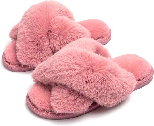 Bequeme und warme Damen Kreuzband Hausschuhe; ideale Winter-Slippers für gemütliche Abende zuhause, kuschelig weich.