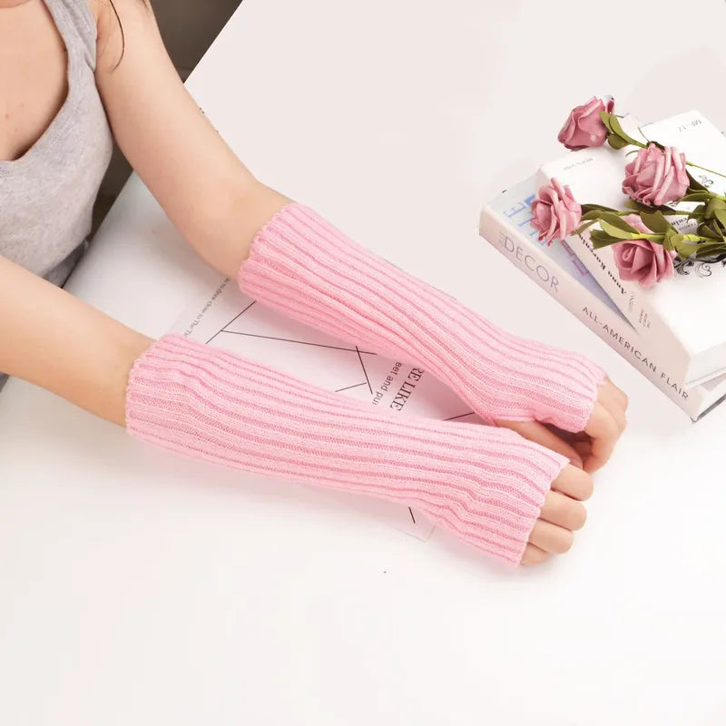 Damen fingerlose Strickhandschuhe, lang und modisch, perfekt für stilvolle Herbst- und Winterlooks.