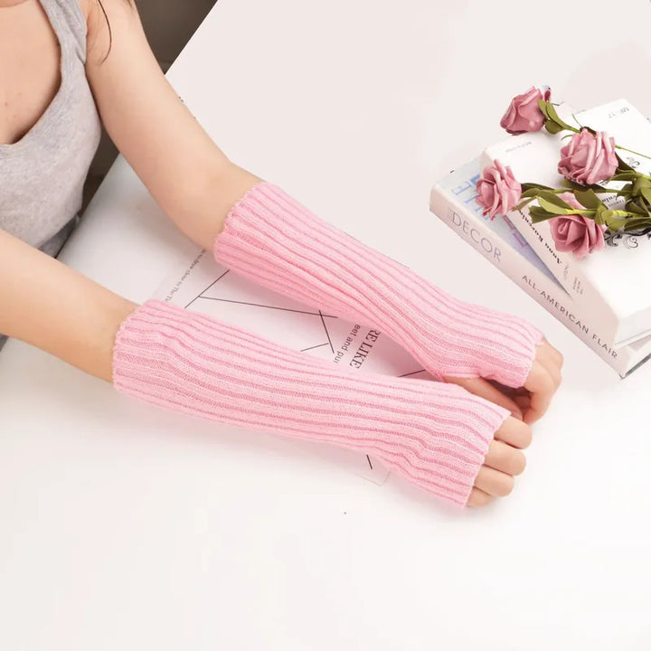 Damen fingerlose Strickhandschuhe, lang und modisch, perfekt für stilvolle Herbst- und Winterlooks.