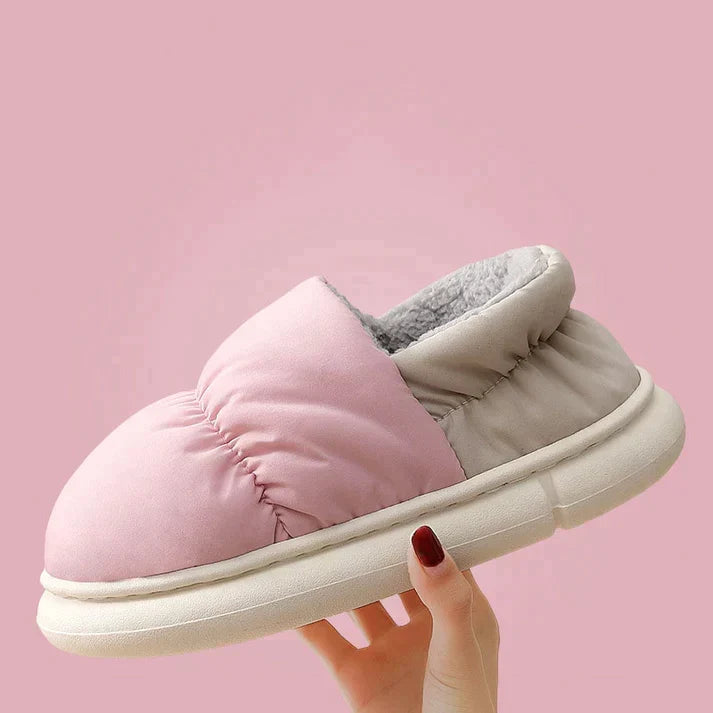 Bequeme Unisex-Slipper für den Winter. Kuschelige Schuhe mit warmem Futter für maximalen Komfort.