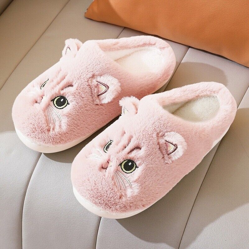 Weiche Unisex Winterhausschuhe "Dorie" mit niedlichem Katzen-Gesicht, ideal für gemütliche Abende.