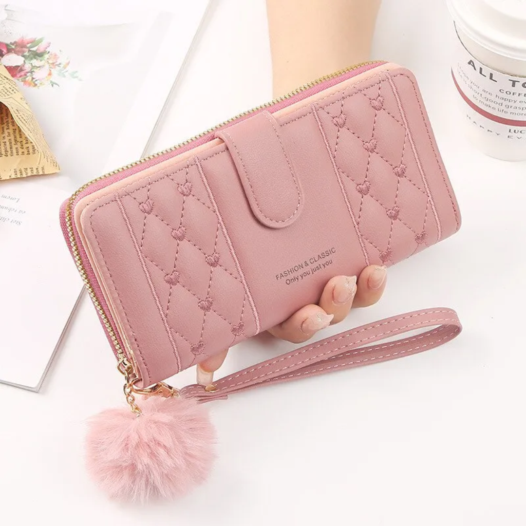 Schicke Damen Brieftasche mit elegantem Herzmuster und Handschlaufe; organisiert und modisch.
