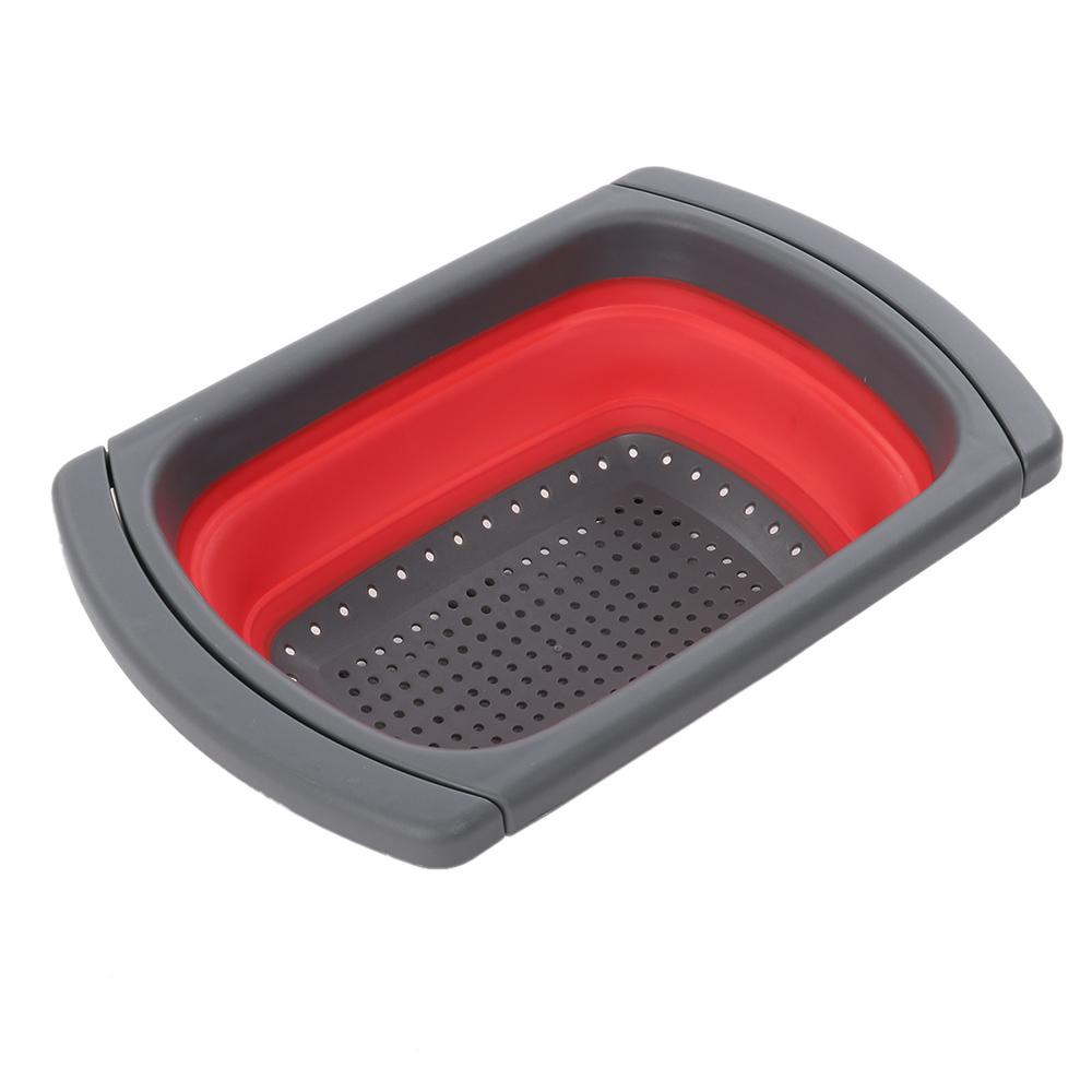 Kompaktes Kochzubehör: rotes Silikon-Abtropfsieb, zusammenklappbar für platzsparende Aufbewahrung.
