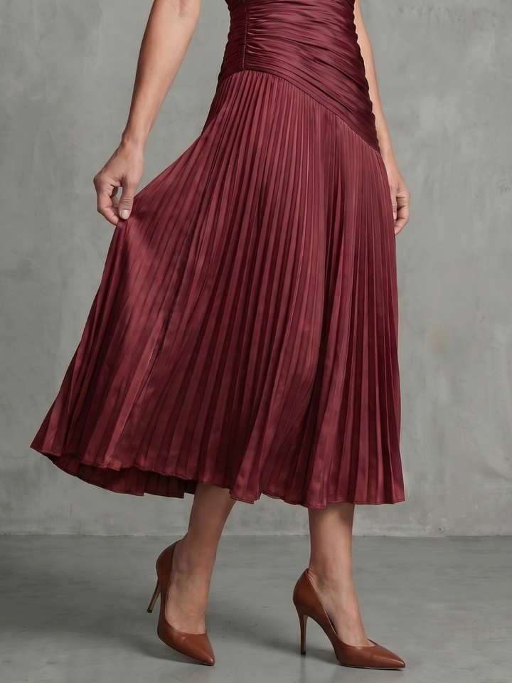 Modisches Damen-Midikleid, plissiert, mit schmeichelndem Taillenstreifen-Design.