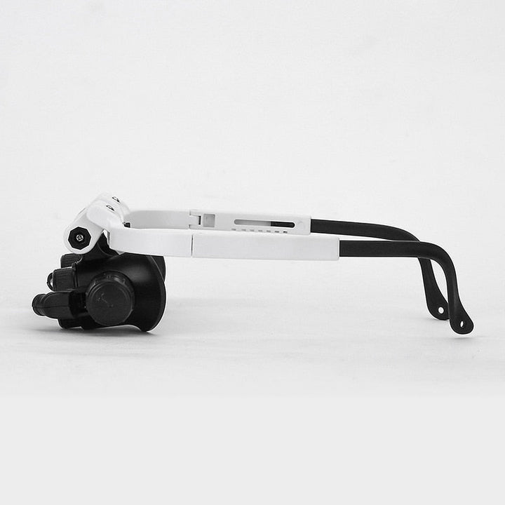 Nahaufnahme der Optiview Lesebrille mit heller LED-Leuchte und austauschbaren Präzisions-Vergrößerungsgläsern.