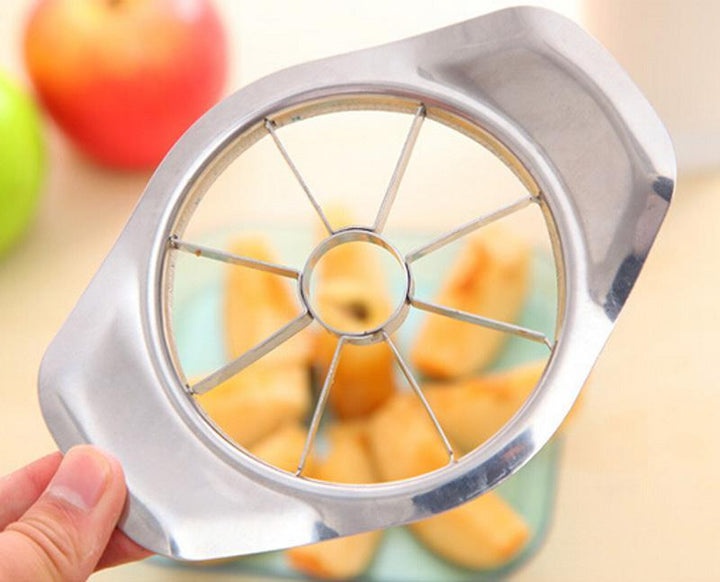 Detailansicht der scharfen Edelstahlklingen des Fruchtentkerners. Robustes Schneidewerkzeug für präzise Schnitte.