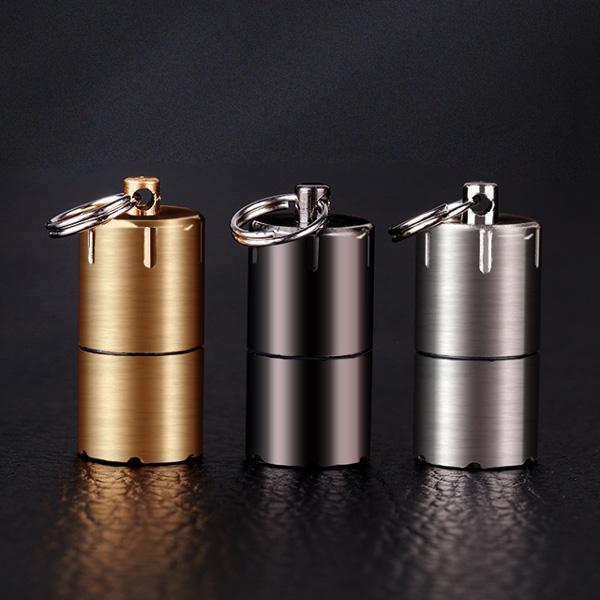 Robustes Schlüsselanhänger Feuerzeug in Gold. Nachfüllbar, kompakt und unverzichtbar für unterwegs.