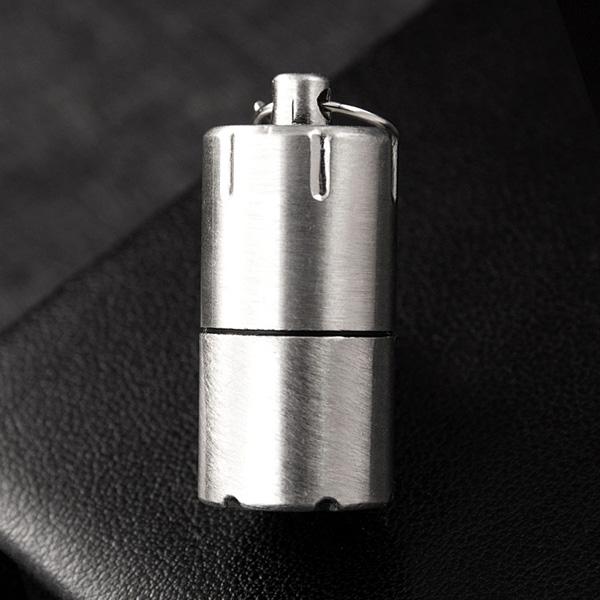 Kompaktes nachfüllbares Mini Feuerzeug, perfekt als Schlüsselanhänger für Notfall- und Alltag.