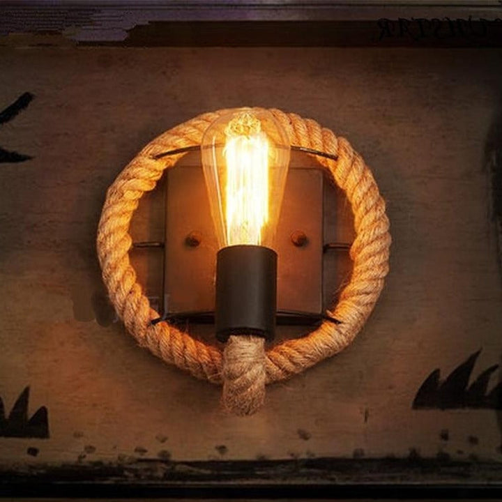 Vintage Seil Wandlampe für ein warmes, rustikales Ambiente. Perfekte Retro-Beleuchtung mit E27 Fassung.