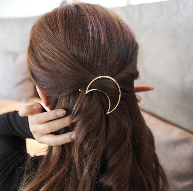 Damen Mond Haarspange, goldfarben, elegantes Accessoire für magische Frisuren und Haare Styling.