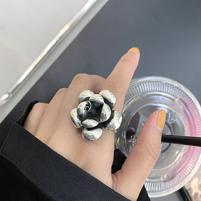 Romantischer 925 Silber Blumenring mit Zirkonia, ideales Geschenk für Frauen. Verstellbarer Damenschmuck.