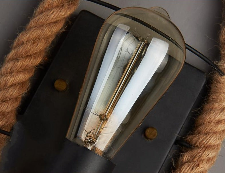 Rustikale Seil-Wandleuchte für warmes, gemütliches Licht. Vintage Lampe, ideal als Retro Dekolampe.