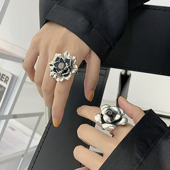 Damen 925 Silber Blumenring mit Zirkonia, filigran & elegant, verstellbar. Perfekter Schmuck für Frauen.