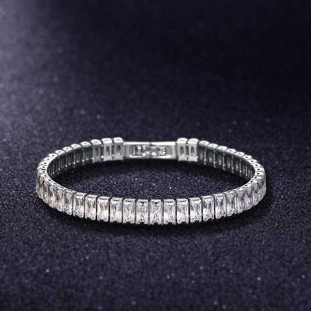 Modisches Tennisarmband für Damen und Herren, mit funkelndem Zirkonia; trendiges Accessoire.